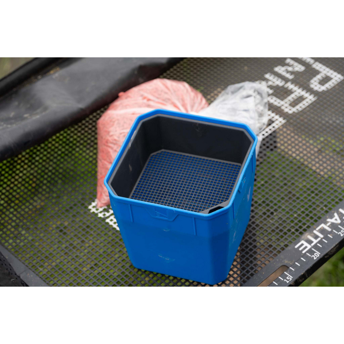 P0260015 Pudełko Preston Bait Tub - 4 Pint / 2.3L