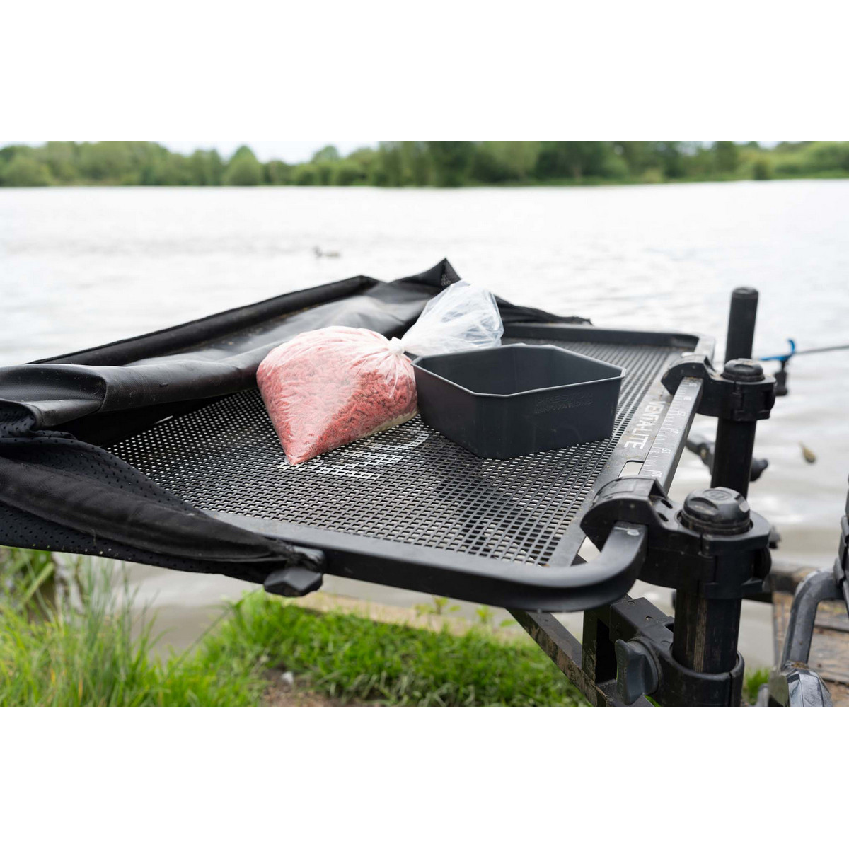 P0260016 Wkładka do pudełka Preston Maggot Riddle - 2 Pint / 1.2L