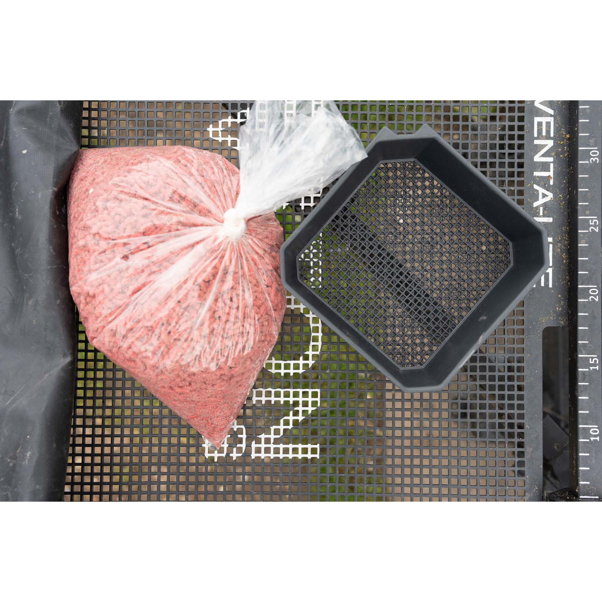 P0260016 Wkładka do pudełka Preston Maggot Riddle - 2 Pint / 1.2L