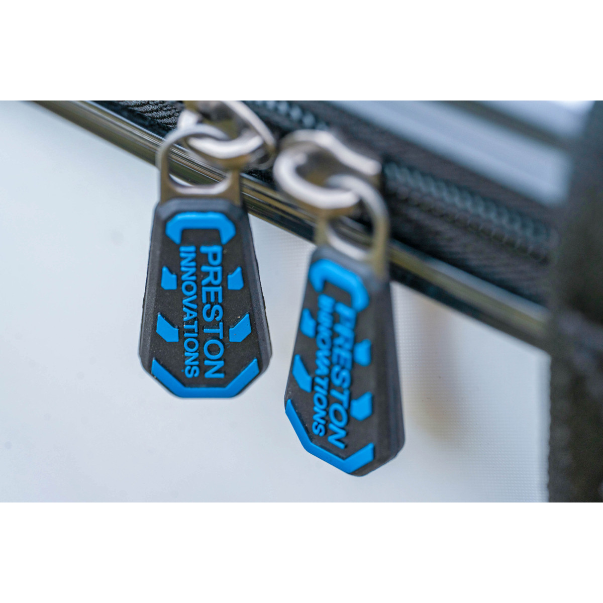 P0130140 Torba Preston Hardcase Cool Safe - White Edition