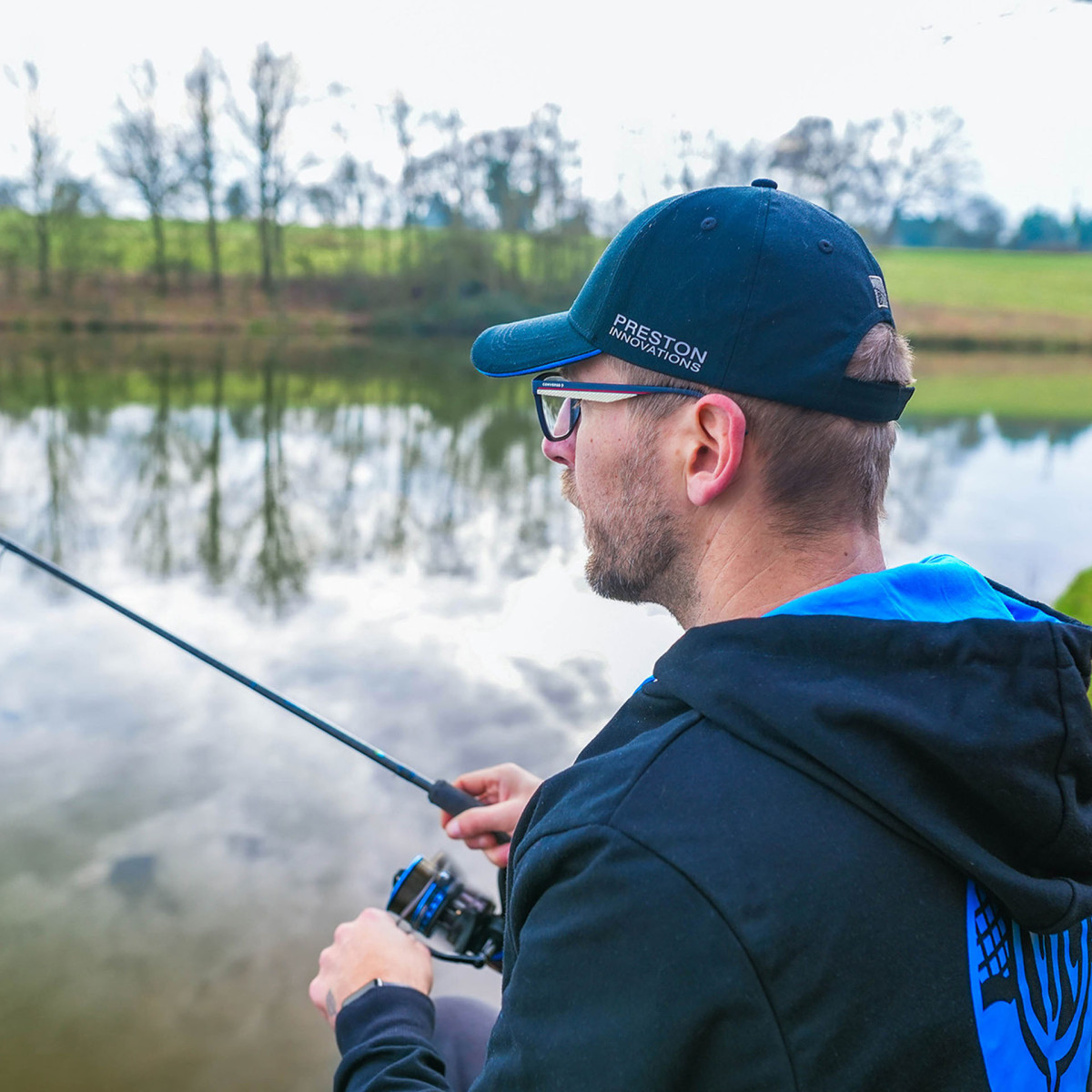 P0200567 Czapka z daszkiem Preston Black Blue HD Cap