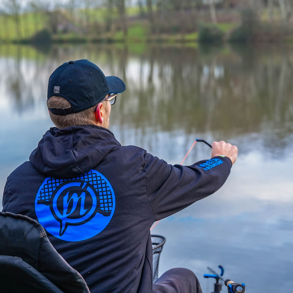 P0200567 Czapka z daszkiem Preston Black Blue HD Cap