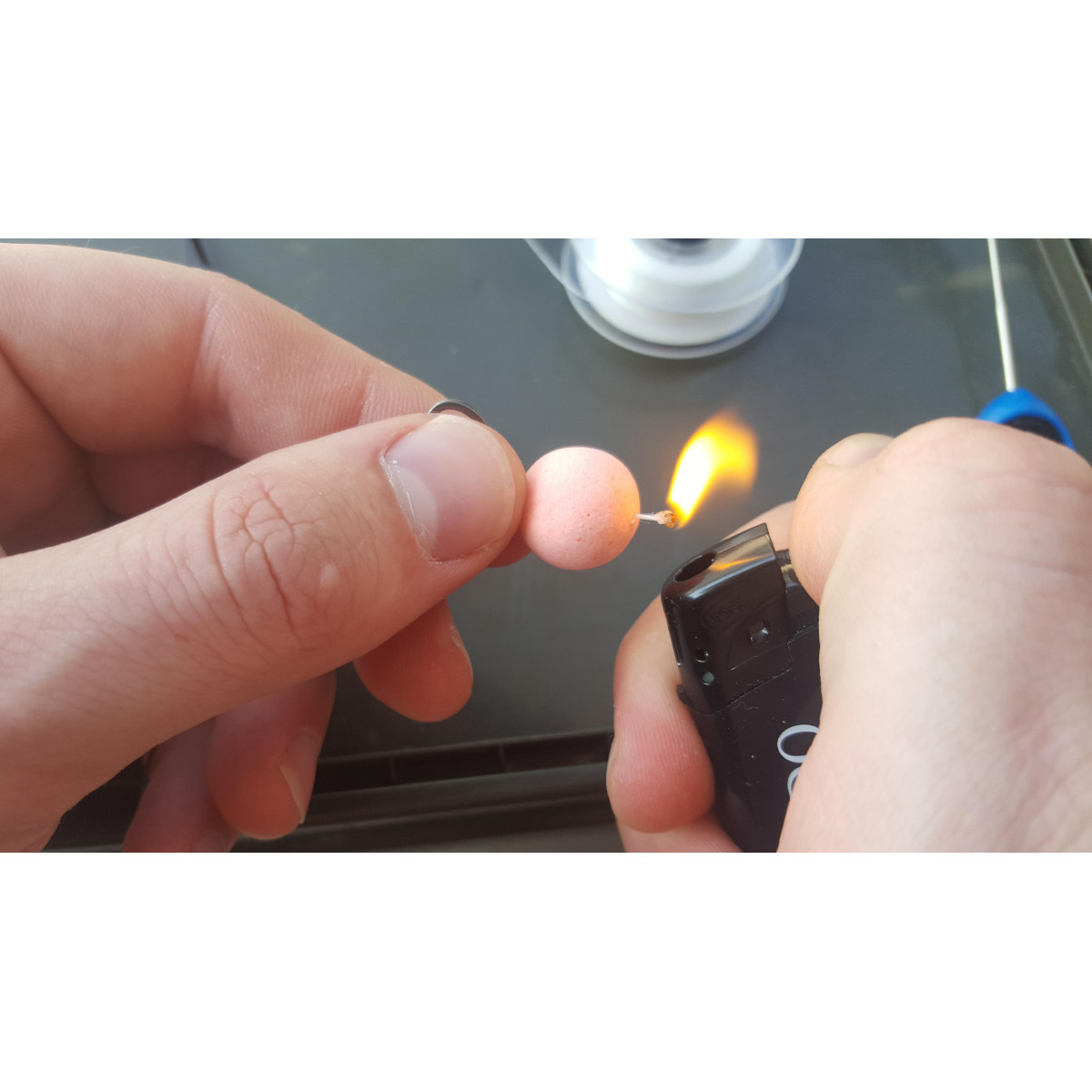 Nić do mocowania przynęt Mikado Bait Floss