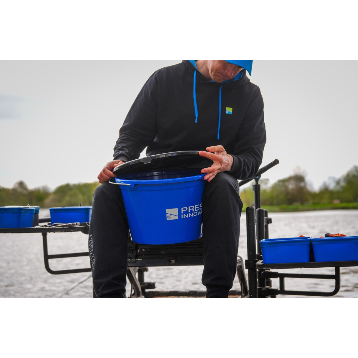 P0220188 Wiadro z miską Preston Bucket Set - 18L