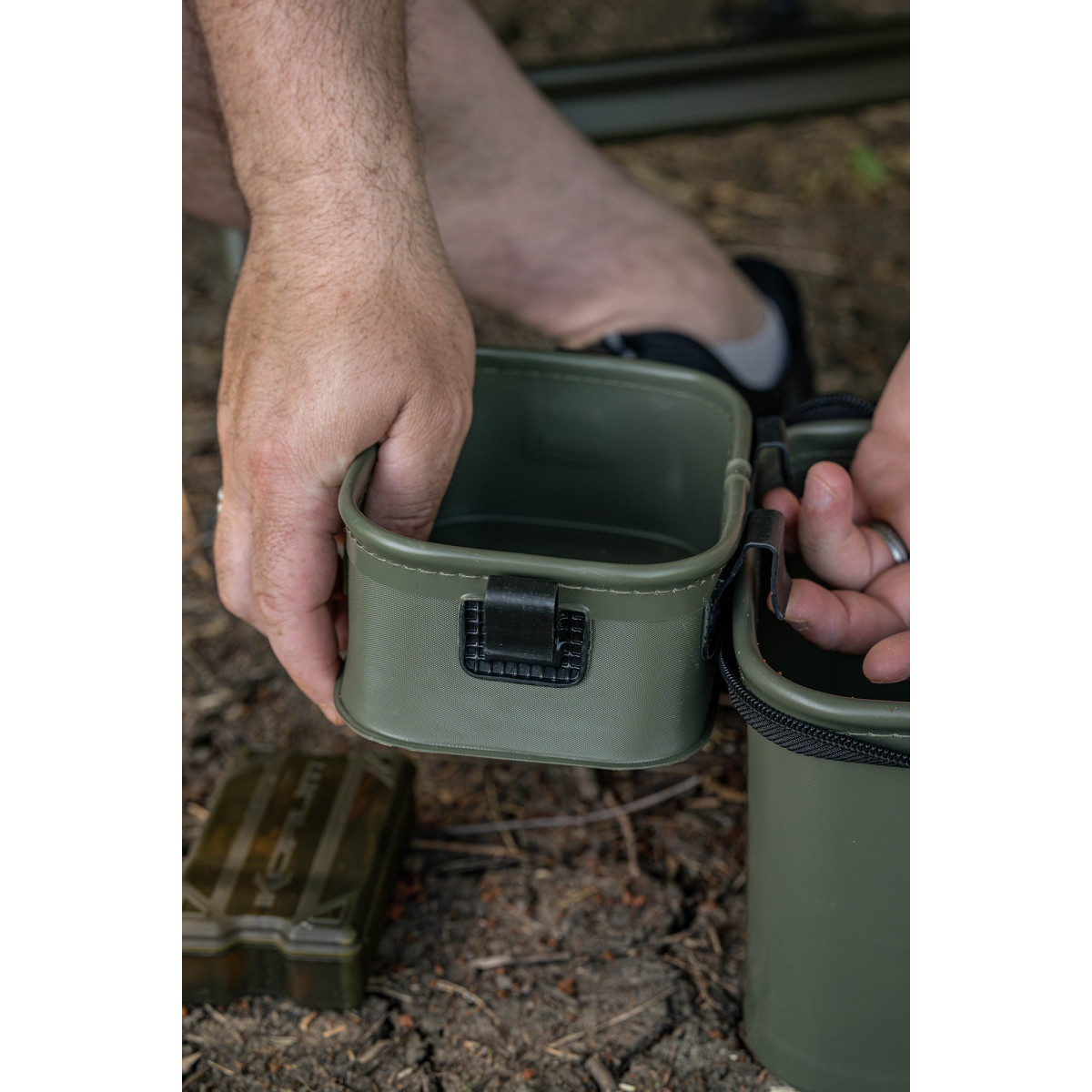 K0290137 Zestaw Korum EVA Solid Bait Station - 8L