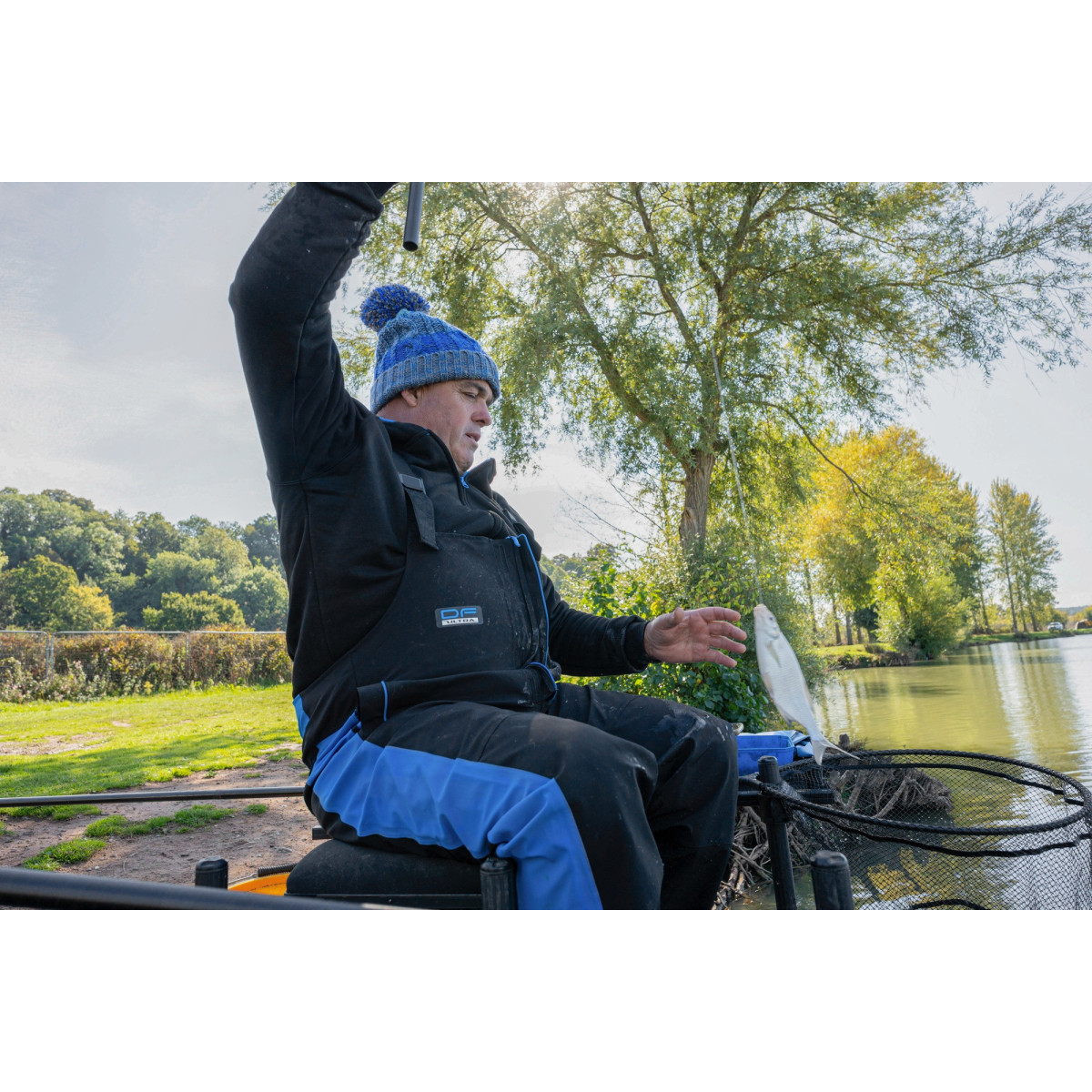 P0200675 Czapka Preston Colour Block Bobble Hat