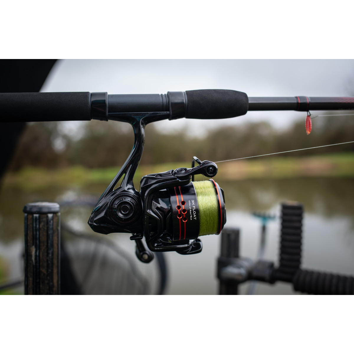 TRAC01 Kołowrotek Drennan Red Range 3000 Float