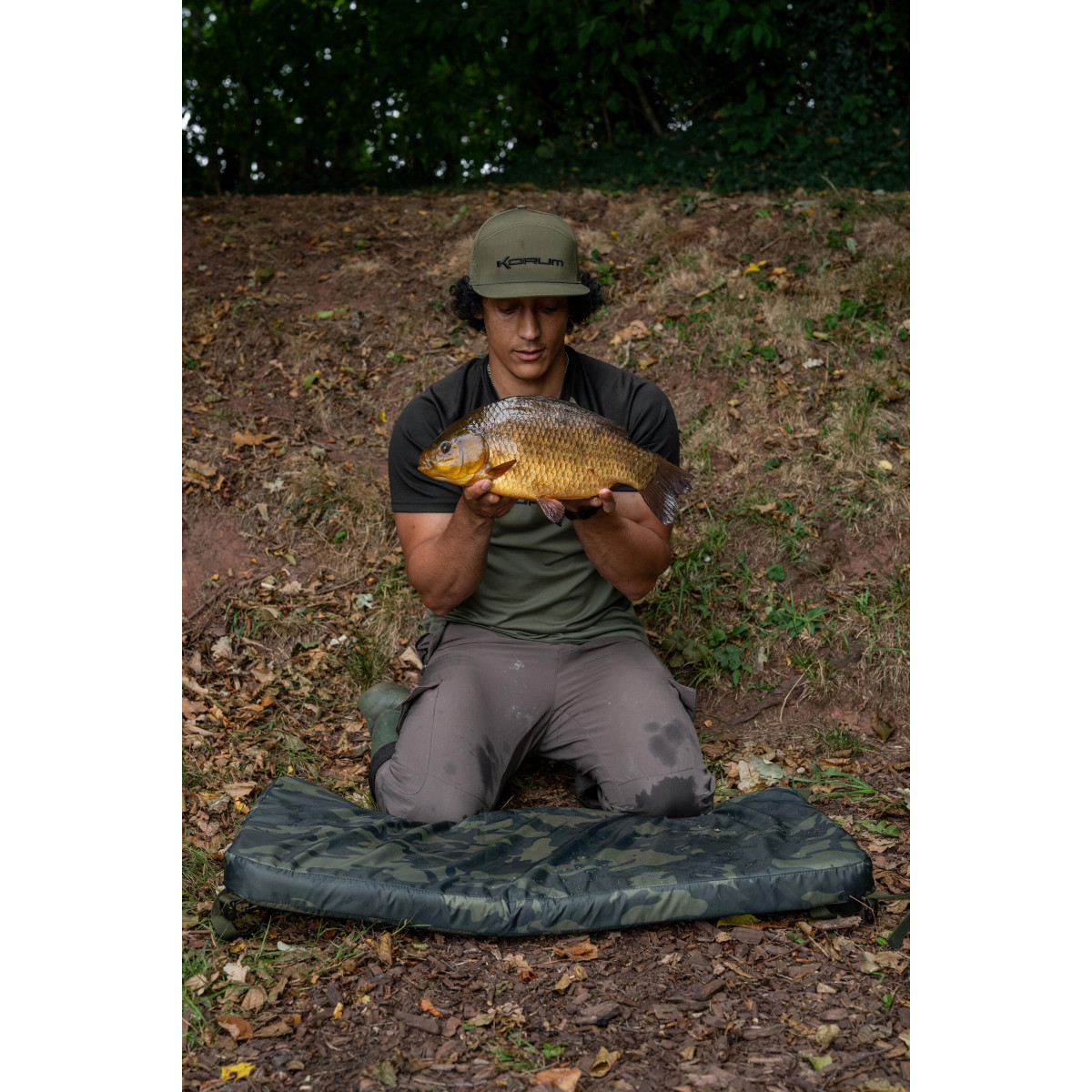 K0290143 Mata karpiowa Korum Camo Fishcare Set