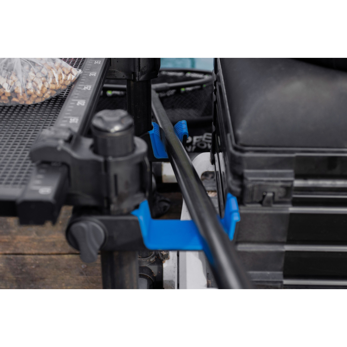 P0110124 Łapy Preston Offbox Landing Net Holders