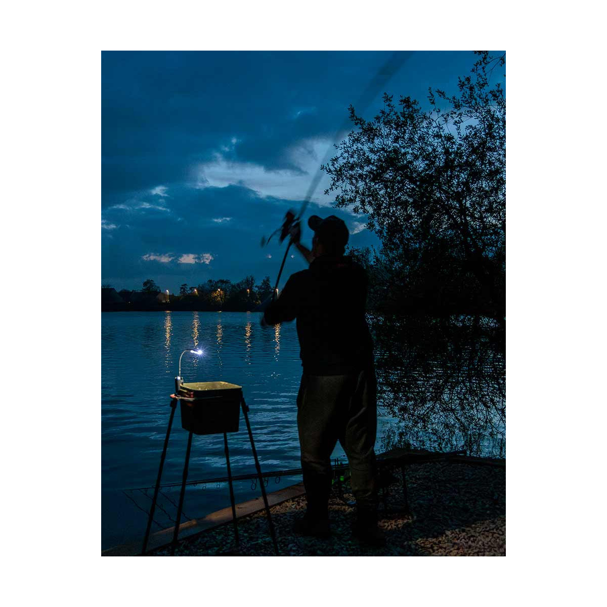 DEI001 Latarka Spomb Bucket Light