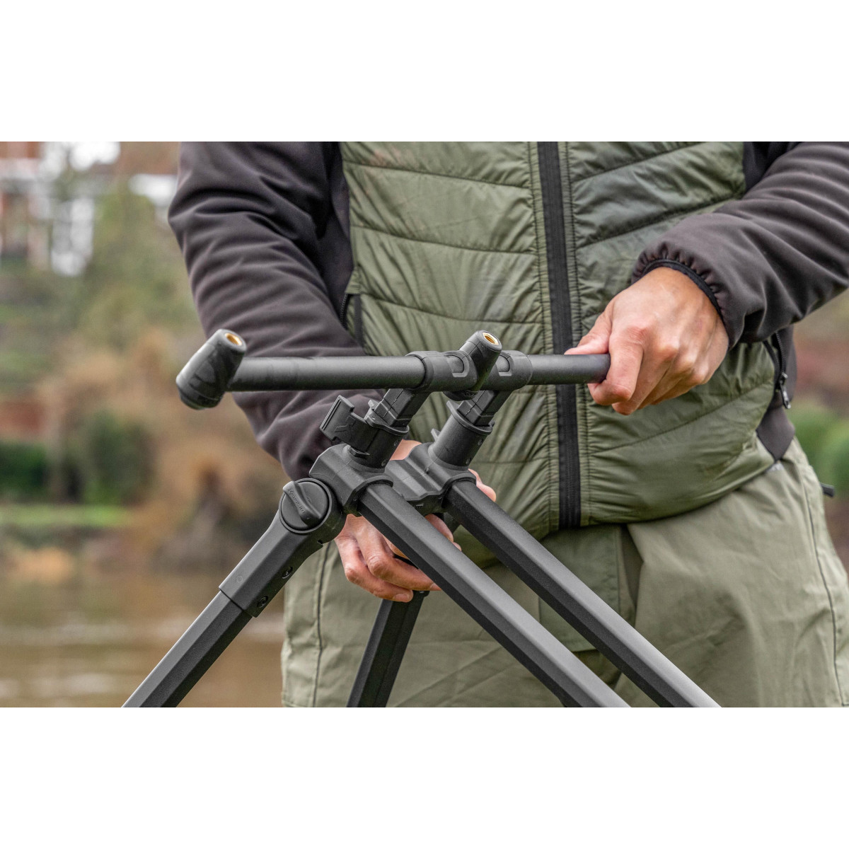 K0360094 Tripod Korum Deluxe River Tripod 3 Rod Wide