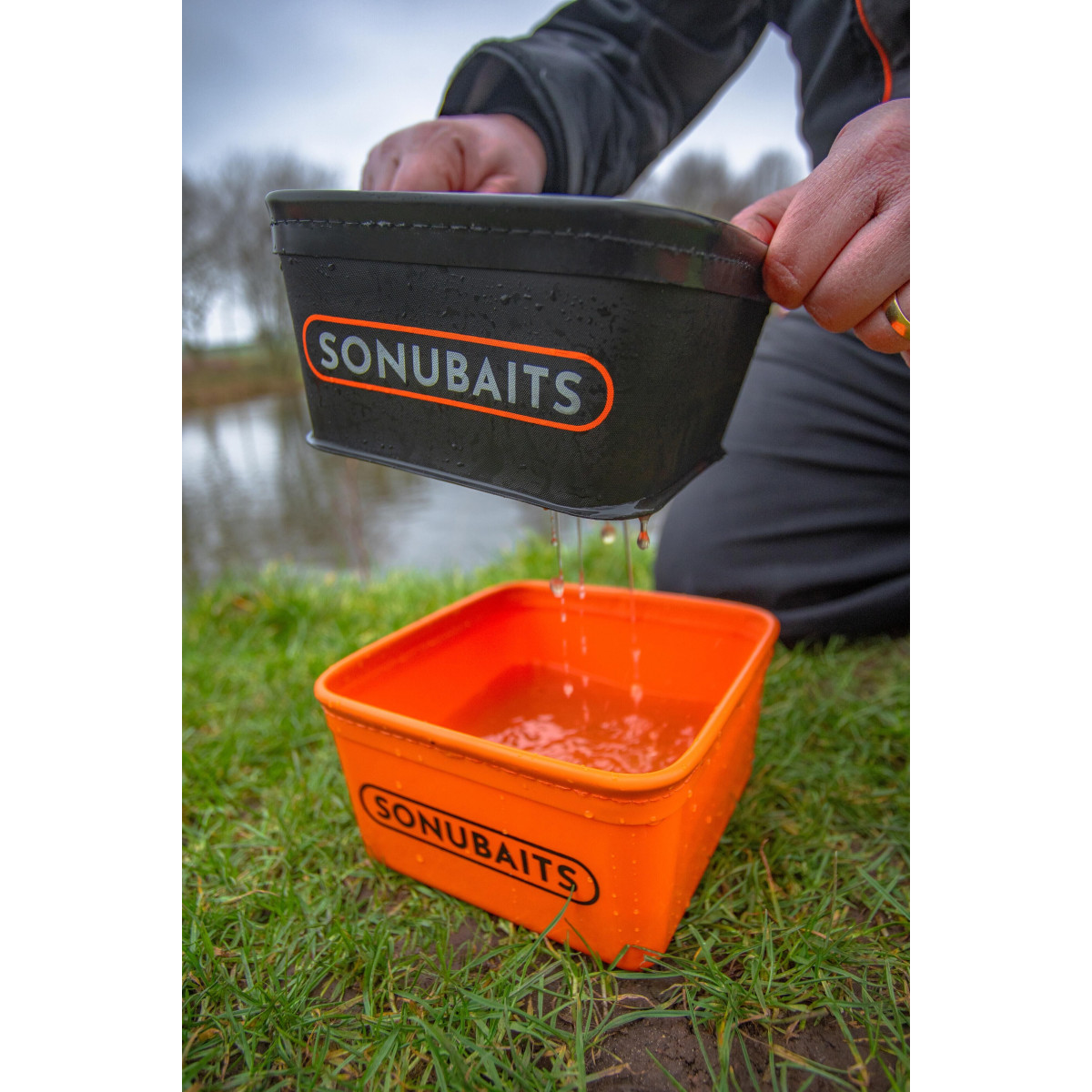 S0950010 Pudełko z sitkiem Sonubaits EVA Bait Tub & Strainer Set - 1.0L