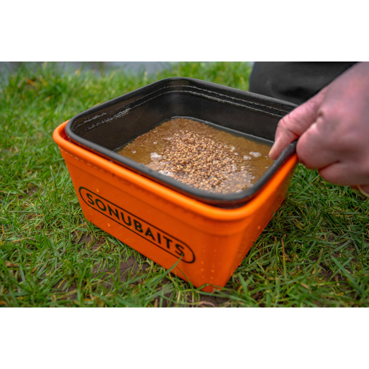 S0950010 Pudełko z sitkiem Sonubaits EVA Bait Tub & Strainer Set - 1.0L