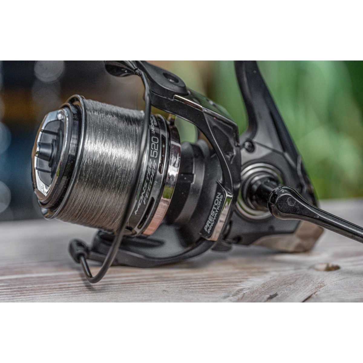 Kołowrotek Preston Monster Feeder