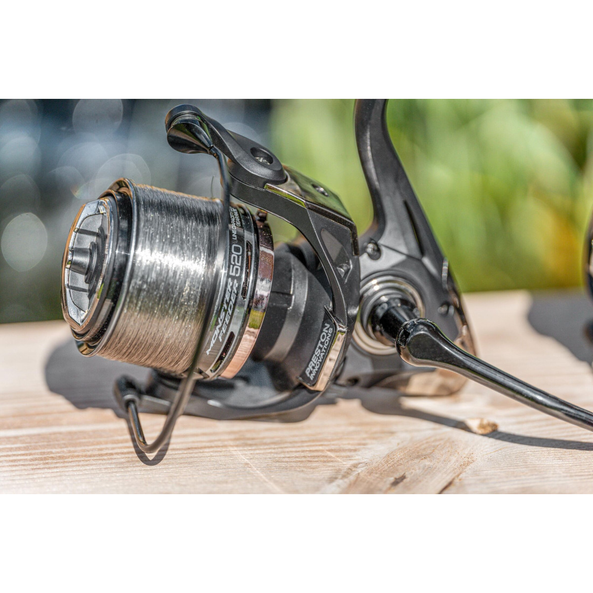 Kołowrotek Preston Monster Feeder
