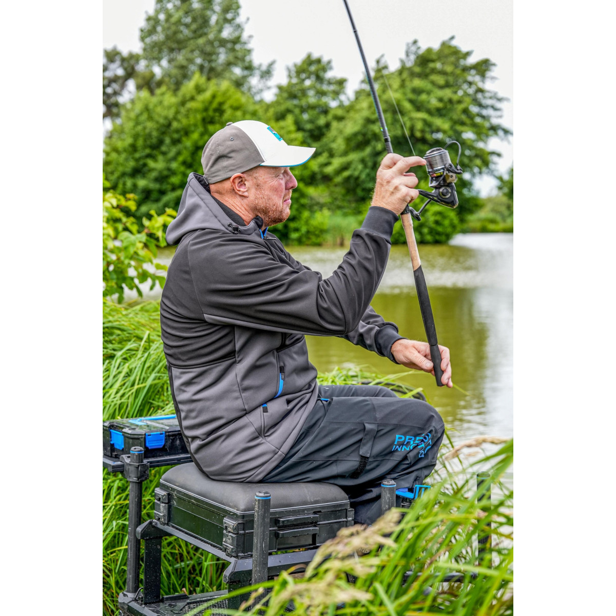 Kołowrotek Preston Monster Feeder