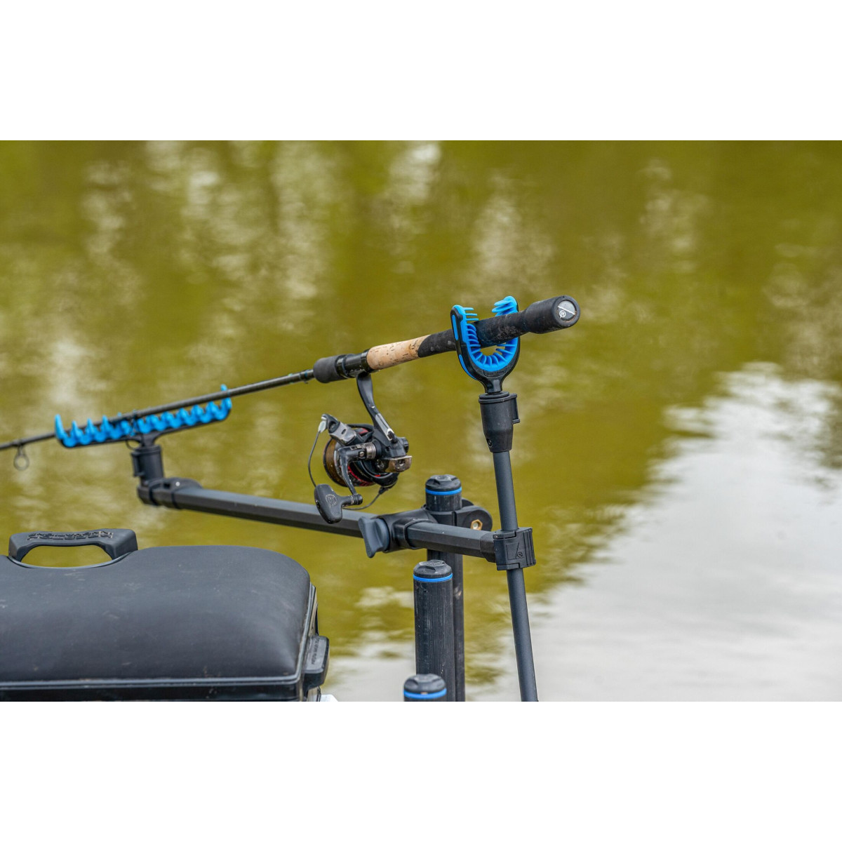 P0110132 Ramię Preston OFFBOX - Multi Feeder Arm
