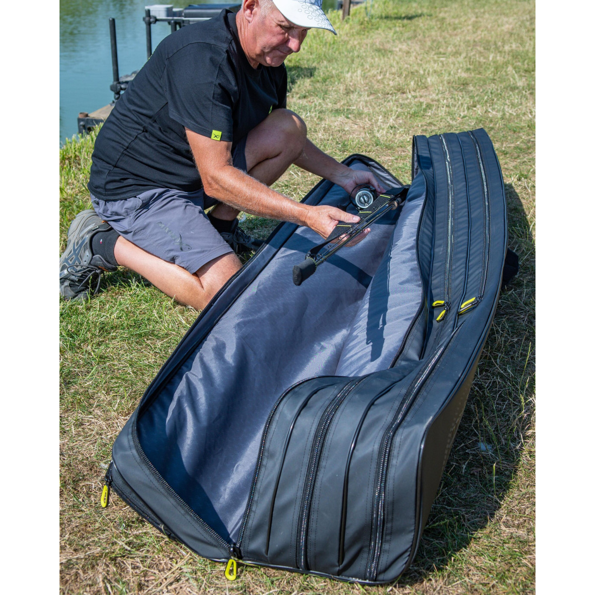 GLU194 Pokrowiec Matrix Horizon Pro Large Rigid Holdall XL / 195cm