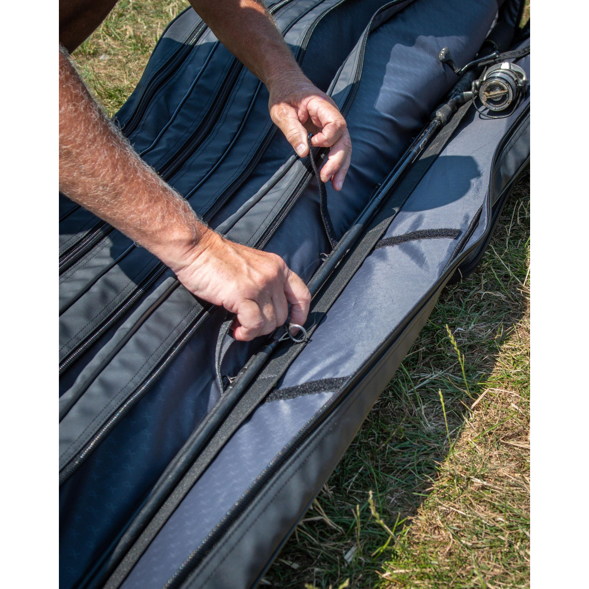 GLU197 Pokrowiec Matrix Horizon Pro 4 Rod Holdall / 195cm